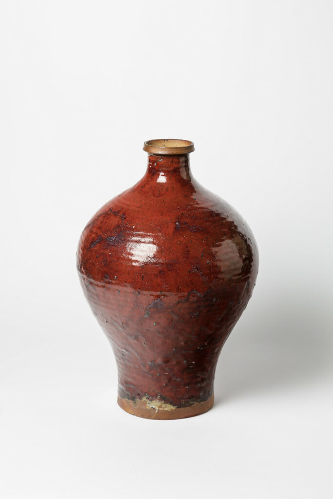 Vassil Ivanoff, vase émaillé rouge, c.1965, musée de La Borne.
